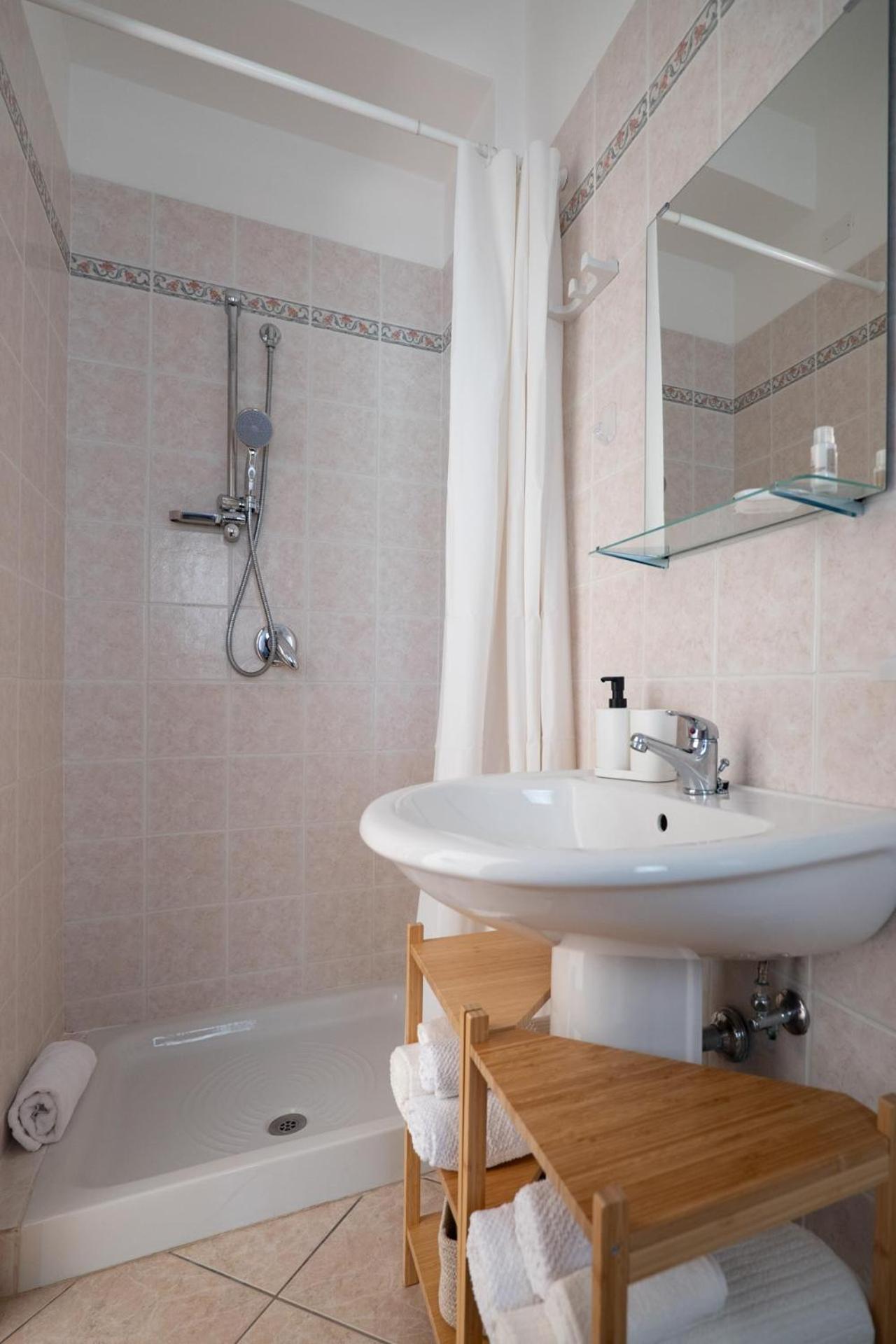 מאטינאטה Residence Lido Dei Pini מראה חיצוני תמונה